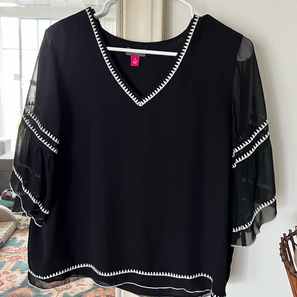 Vince Camuto Flowy Shirt with mid length sleeves